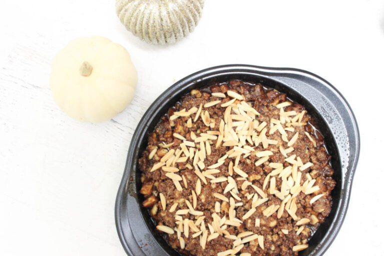 Paleo Cinnamon Apple Crumble (GF / Vegan)