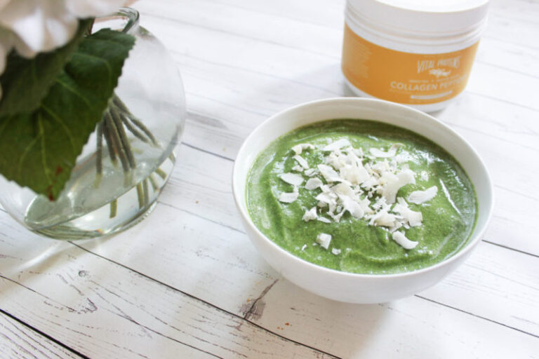 Peppermint Vanilla Coconut Smoothie Bowl (Paleo)